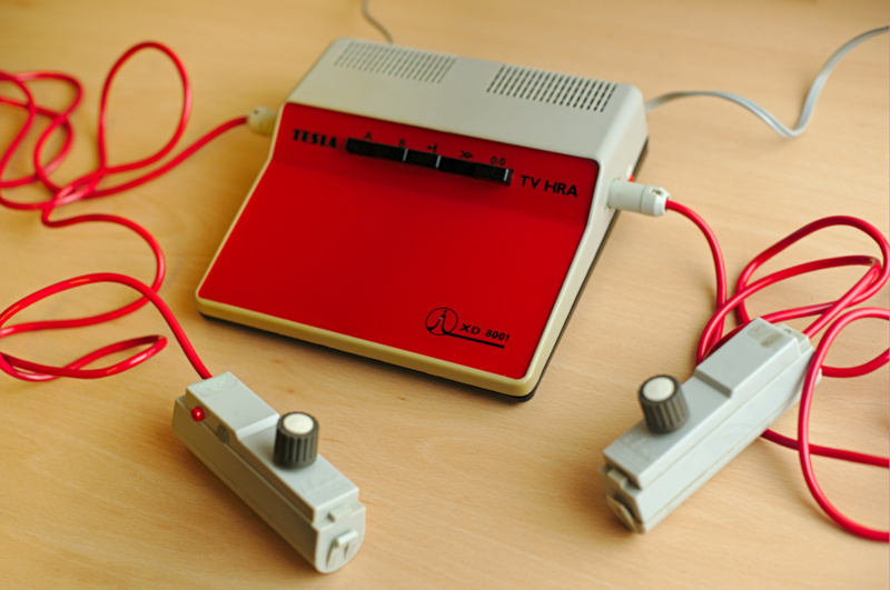 Stroj TV Hra XD 8001 od Tesly včetně analogových ovladačů na Pong